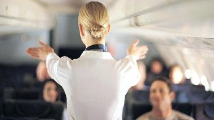 Salarii nete lunare de 1.500 de euro pentru stewardese